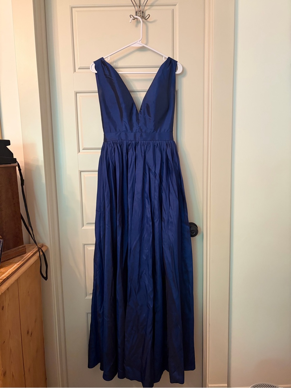 Elegant Deep Blue V-Neck Evening Gown